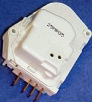 Electrolux Frigidaire 215846602 Defrost Timer with 8 Hour 30 Minute Cycle, Used for Frigidaire, Westinghouse, Gibson, Tappan, Sears 253, and Kelvinator refrigerators,8 hour, 30 minute cycle, White Body with solid timer (2158 46602 215-846602 215846602) 