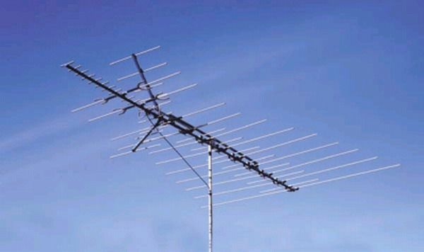 Channel Master 3671 Ultra-High CROSSFIRE Series 60-Mile UHF, 100-Mile VHF AND FM Off-Air Antenna  (CM3671 CM-3671 CM 3671 CM3671B CM-3671B CM 3671B 3671-B CHANNELMASTER3671 CHANNELMASTER3671B)