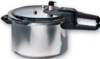 Oster 4790-013 Pressure Cooker, Four liters capacity, Manufacture of durable lightweight aluminum, 4 safety valves for increased reliability, Lockable cover, Integrated filter to retain food particles and prevent clogging of the pressure valve, Double handle for comfortable handling (4790013 4790 013 479-0013) 