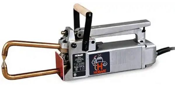Hobart 500440 Model HSW-15 Spot Welder 110-Volt, Accommodates a wide variety of tongs and tips, Hand lever locks tongs firmly on material, ensures positive, accurate fit-up, Quick and easy adjustment for material thickness, Reversible for left- or right-hand operation, Includes 6 in (152.4 mm) tongs and tips, UPC 715959235754 (500-440 50044 5004 500 440 HOB-500440)