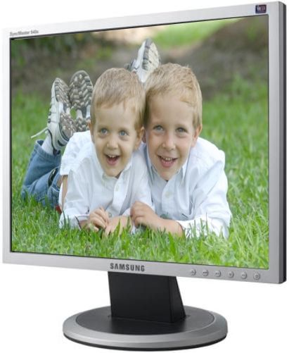 Samsung 940N Analog LCD Monitor Replaced 920N, SyncMaster 19-Inch, 1280 x 1024, 38 watts, Black/Silver (940N 940-N 940 920 920-N)