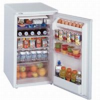 Summit CM39; Compact Refrigerator Freezer, White 4.3 c.f., Reversible door, Interior light, Adjustable wire shelves, Fruit and vegetable crisper, Manual defrost, 115 volt, 60 hz (CM-39 CM/39 CM3) 