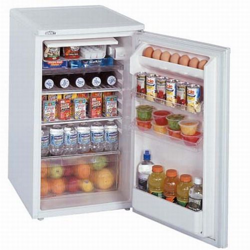 Summit CM39; Compact Refrigerator Freezer, White 4.3 c.f., Reversible door, Interior light, Adjustable wire shelves, Fruit and vegetable crisper, Manual defrost, 115 volt, 60 hz (CM-39 CM/39 CM3)