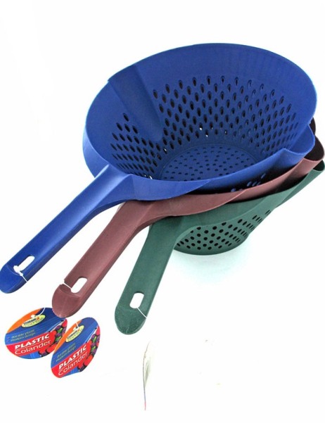 EOSK HR226 plastic colander 9'' w/ pour slots, 0.246 lbs. UPC 731015000000. Price per Case of 24, Category: housewares. (EOSHR226)