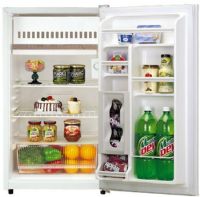 Daewoo FR-147RV Compact Refrigerator, 4.4 cu. ft., Convenient can dispenser -12 oz. 7 cans storage, Fashionable round reversible door, Full-width freezer compartment with ice cube tray, 2 full-width, adjustable slide-out wire shelves, Adjustable leveling legs, 7 temperature settings, Full range temperature control, Manual defrost / Push button for defrost (FR 147RV FR147RV) 