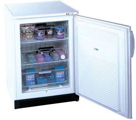 Summit FS-62L Commercial 4.5 Cubic Foot Under Counter Front Opening Freezer with Lock, White, Manual defrost, Adjustable thermostat, Energy efficient design (FS62L FS62-L FS62 FS-62-L)