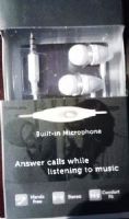Polaroid PHP729-WH Metal Smartphone Stereo Earbuds With Built-In Microphone, White; 3.5 mm jack connects to most music phones; Built-in microphone for hands free conversations; Answer or end calls while listening to music; Aluminum alloy, vibration-free housing; Includes three ear cushions (Small, medium and large); Dimensions 5.5" x 2.7" x 1.2"; Weight 0.3 pounds; UPC 680079772994 (PHP729WH PHP729 PHP-729-WH)  