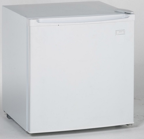 Avanti RM170WF 1.7 CF Refrigerator, 1.7 CU. FT. CAPACITY, Manual Defrost, Chiller Compartment for Short Term Storage, 2-Liter Bottle Storage on the Door, Full Range Temperature Control, Recessed Door Handle, Unit Dimensions: 20.5